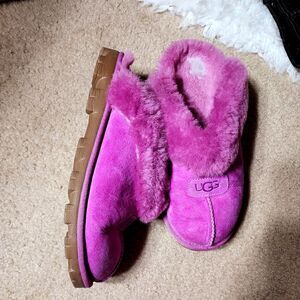 UGG  